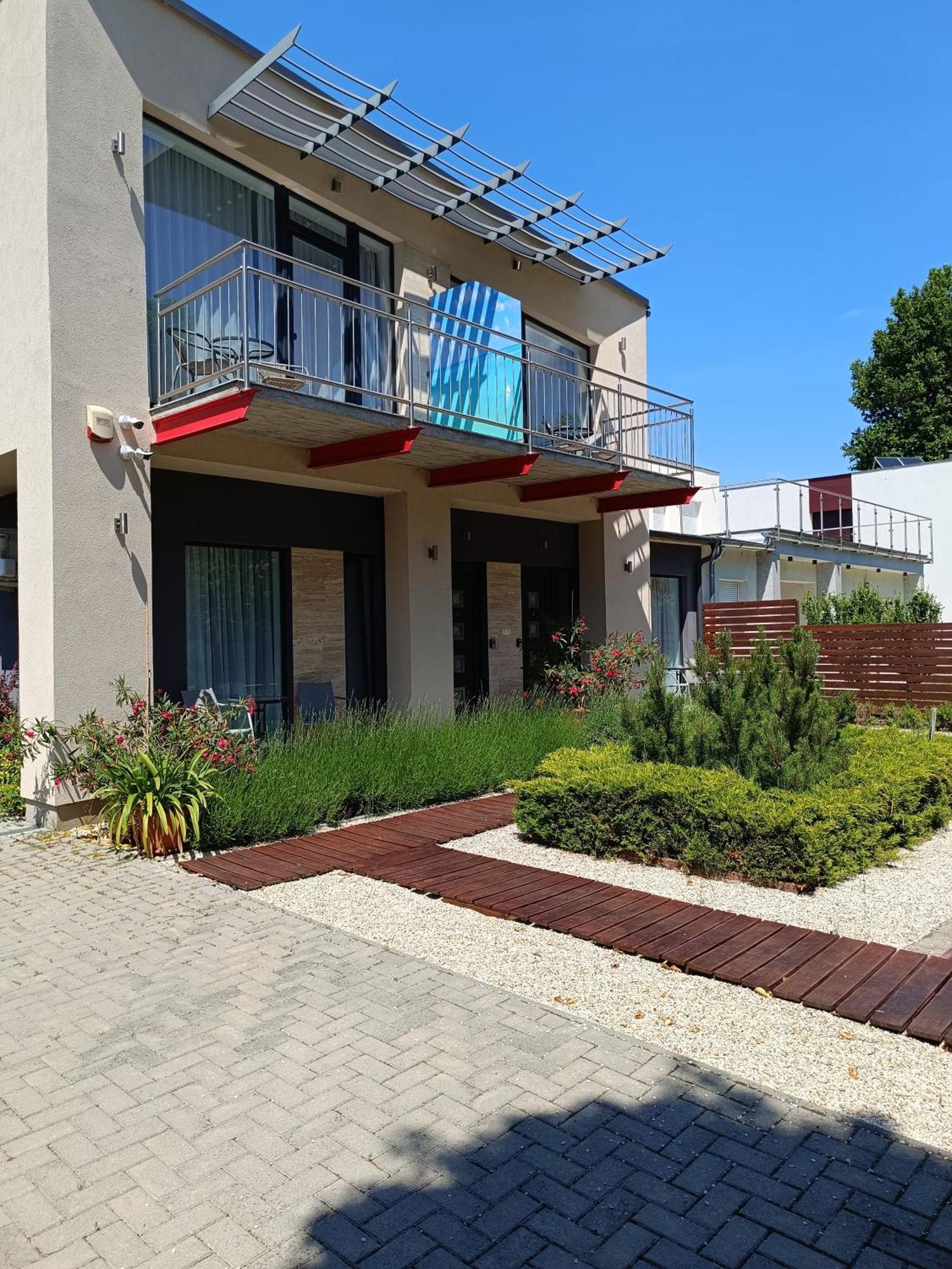Ujhely Apartmanhaz Siófok Extérieur photo